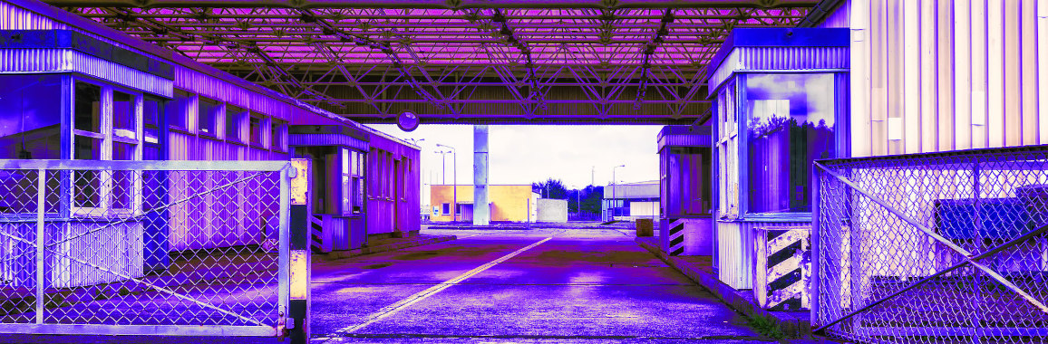 Das Bild zeigt einen ehemaligen deutsch-deutschen Grenzübergang.